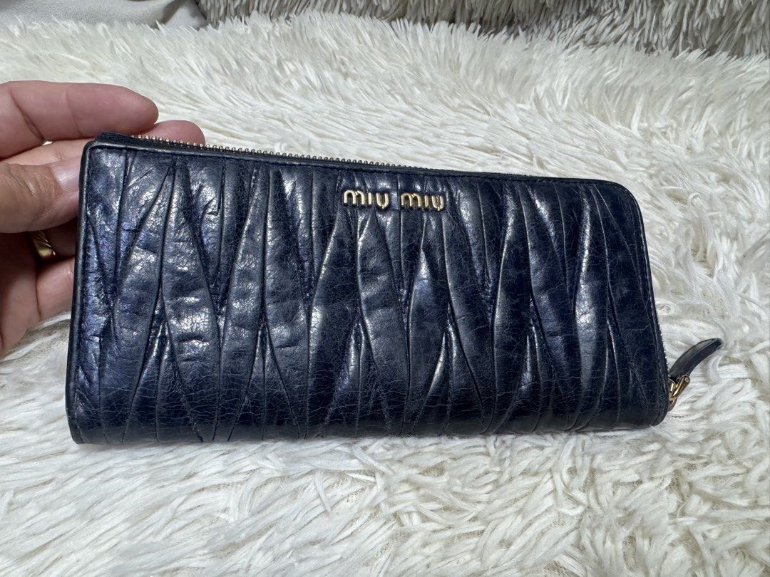 Auth miu Miu Long zippy wallet (Category: Luxury Bags & Wallets) located in Baguio. Submitted by starbagz (Listing ID 1468288665, Image 1). Description: .
