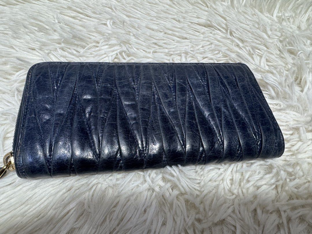 Auth miu Miu Long zippy wallet (Category: Luxury Bags & Wallets) located in Baguio. Submitted by starbagz (Listing ID 1468288665, Image 2). Description: .