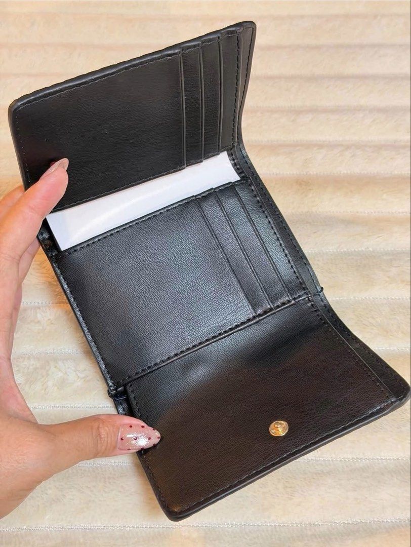Auth TH short wallet (Category: Wallets & Card holders) located in Cebu City. Submitted by shopnsave2015 (Listing ID 1468296760, Image 2). Description: .