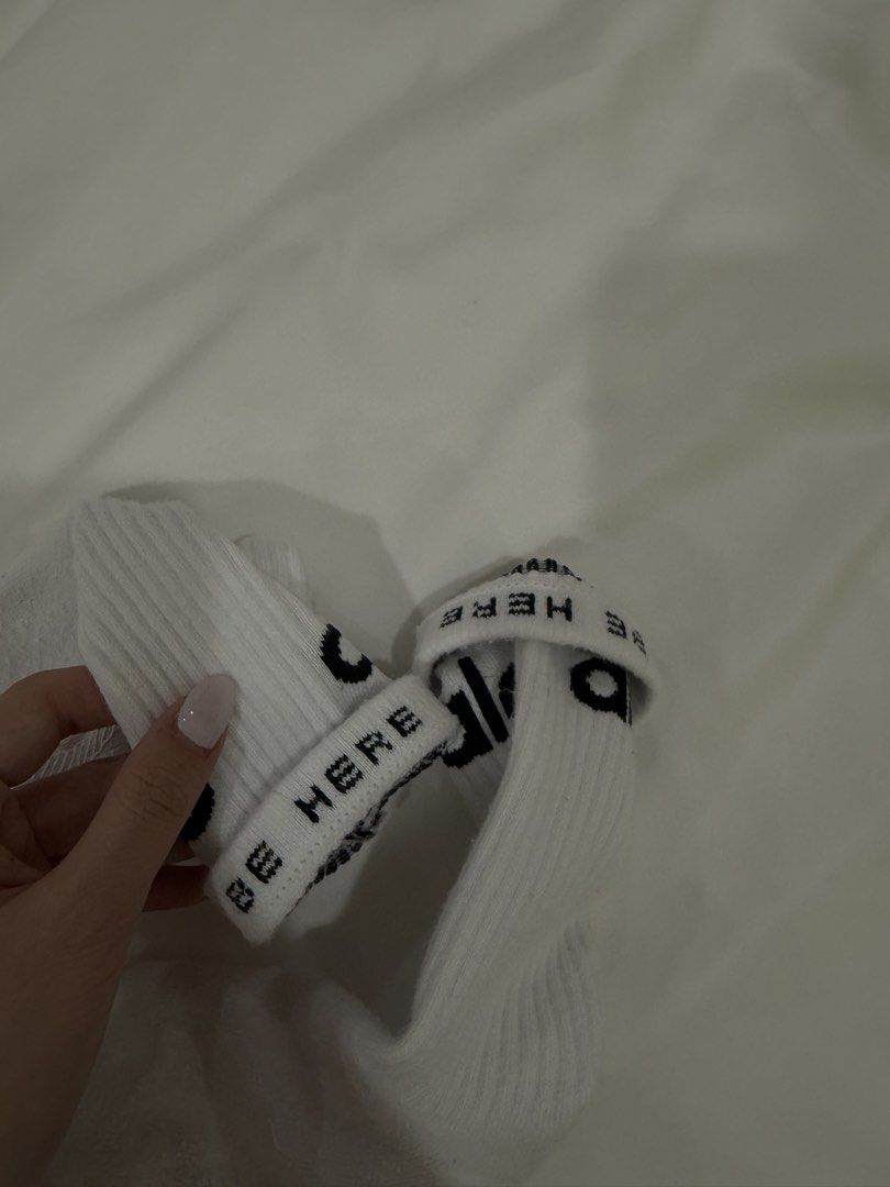 Authentic Alo Yoga Gripped Socks (Category: Undergarments & Loungewear) located in Quezon City. Submitted by emily_in_pariss (Listing ID 1468374978, Image 2). Description: Purchased in Alo Yoga USA The grove.