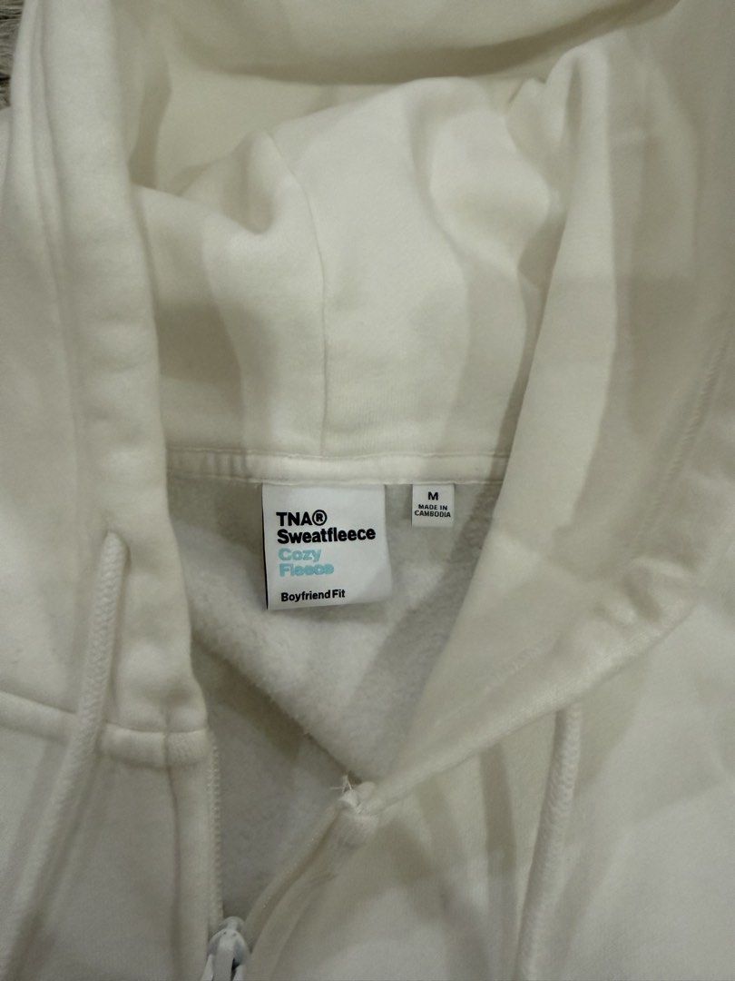Authentic Aritzia TNA Zip Up Jacket (Category: Coats, Jackets and Outerwear) located in Quezon City. Submitted by emily_in_pariss (Listing ID 1468369976, Image 3). Description: Has small stain but can be laundried! Purchased for 4k in Canada Fits Small-Medium!.