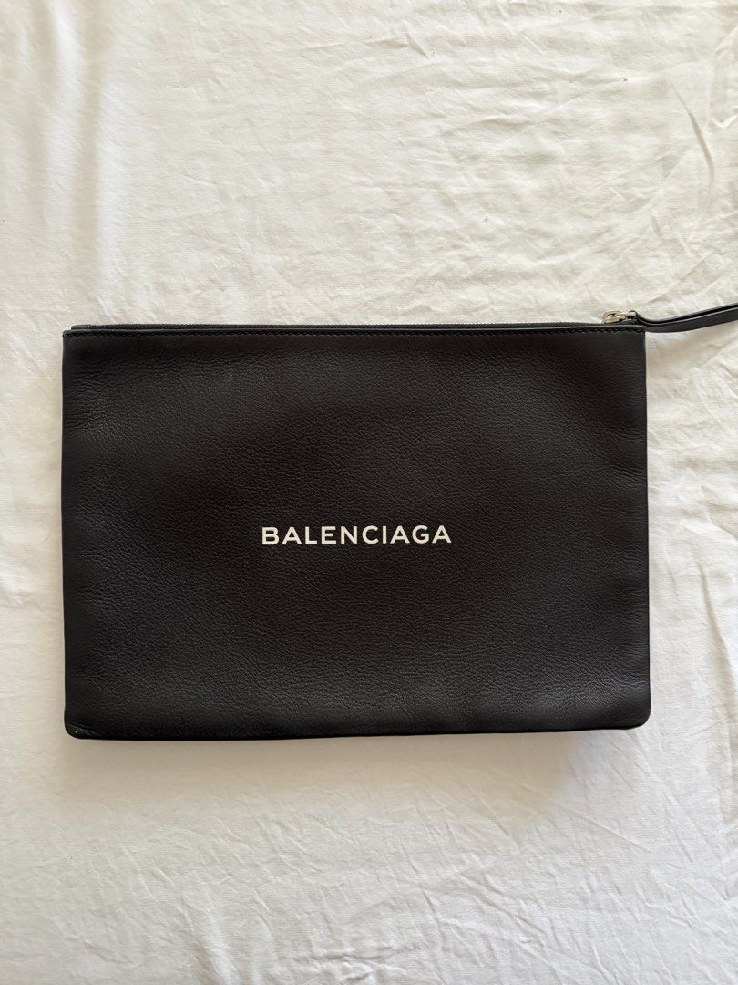 Authentic Balenciaga Large Clutch (Category: Belt bags, Clutches and Pouches) located in Muntinlupa City. Submitted by hoarderqueen92 (Listing ID 1468429454, Image 2). Description: 💯 authentic Bought from Japan With dustbag.