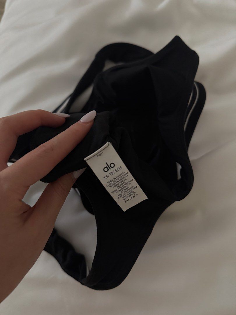 Authentic Brandnew Alo Yoga Bra (Category: Activewear) located in Quezon City. Submitted by emily_in_pariss (Listing ID 1468342430, Image 3). Description: Never used just laundried Purchased in Alo Yoga Usa Fits Xs-S.