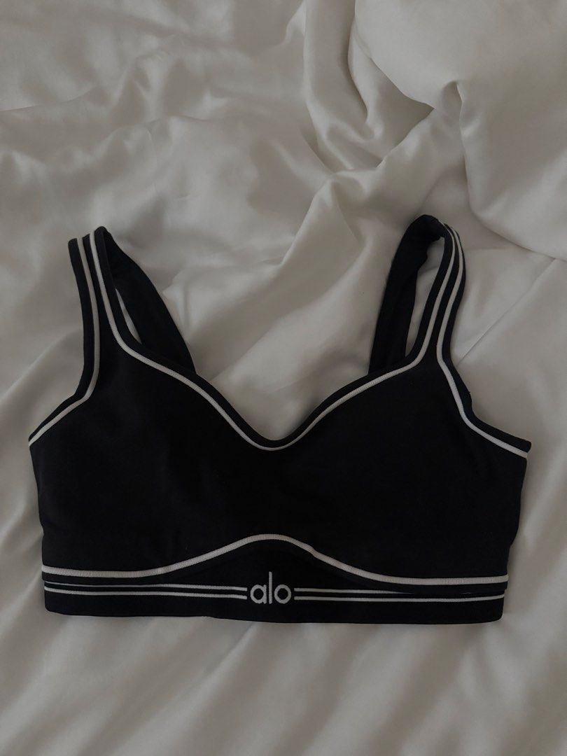 Authentic Brandnew Alo Yoga Bra (Category: Activewear) located in Quezon City. Submitted by emily_in_pariss (Listing ID 1468342430, Image 1). Description: Never used just laundried Purchased in Alo Yoga Usa Fits Xs-S.