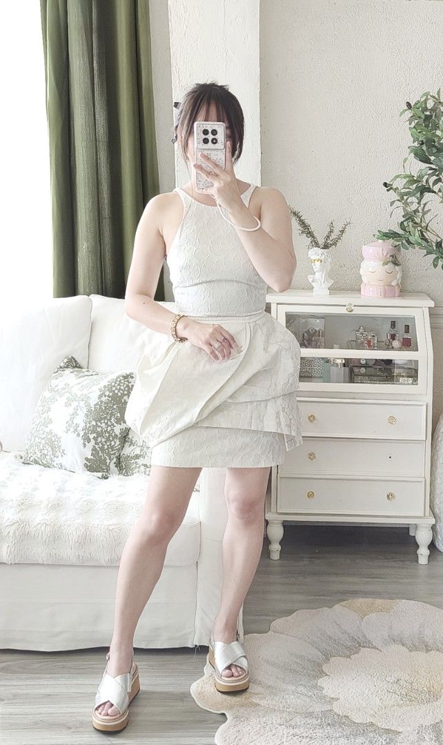 Authentic Camilla and Marc Ivory patterned sheath dress (Category: Dresses) located in Baguio. Submitted by karen.dz (Listing ID 1468313673, Image 2). Description: 👑 Authentic Camilla and Marc Ivory patterned sheath dress With structured pleated accents $600 retail price from The Real Real S to M Luxury brand from Australia ° 2500 Complete tags.