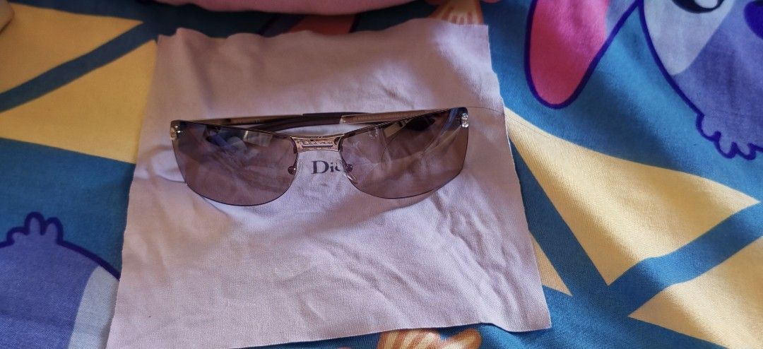 Authentic Christian Dior adiorable sunglass (Category: Women's Watches) located in Quezon City. Submitted by alyna214 (Listing ID 1468339641, Image 1). Description: Makinis po authentic Christian Dior adiorable sunglass nabile ko po ito sa japan perfect po ito sa mainit na panahon pang protekta sa Mata sosyal PA. .