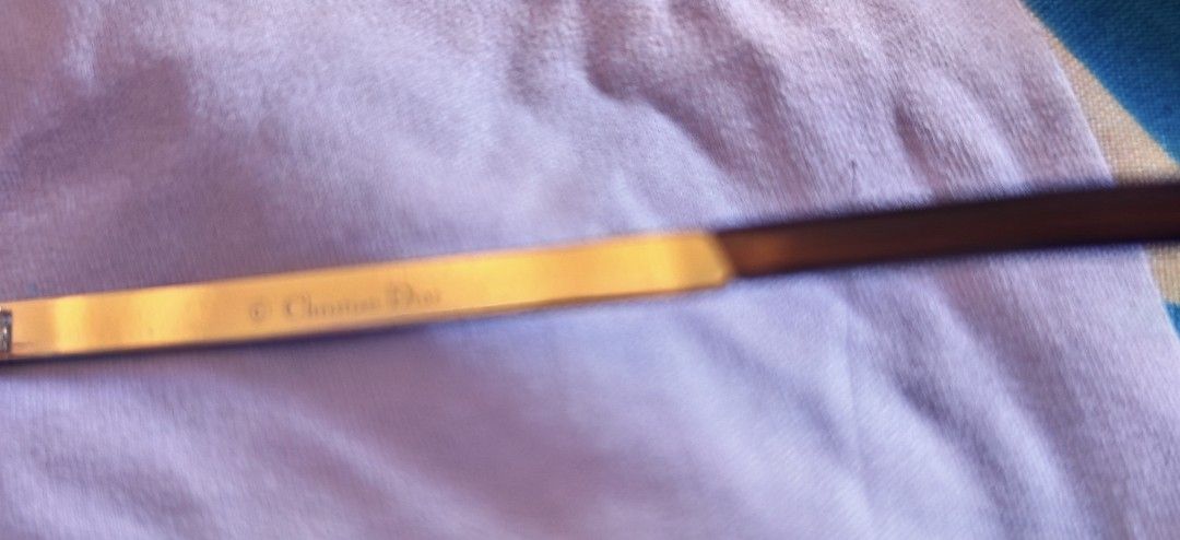 Authentic Christian Dior adiorable sunglass (Category: Women's Watches) located in Quezon City. Submitted by alyna214 (Listing ID 1468339641, Image 3). Description: Makinis po authentic Christian Dior adiorable sunglass nabile ko po ito sa japan perfect po ito sa mainit na panahon pang protekta sa Mata sosyal PA. .