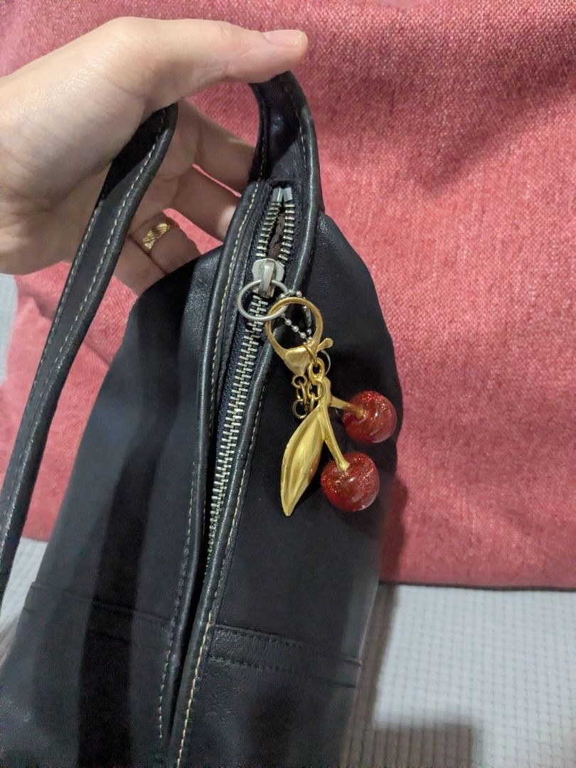 Authentic Coach Ergo shoulder bag (Category: Luxury Bags & Wallets) located in Tuguegarao City. Submitted by globeeneace (Listing ID 1468342956, Image 3). Description: Guaranteed Original.