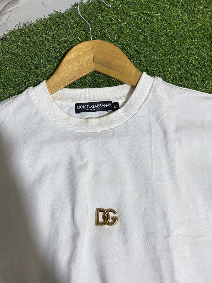 AUTHENTIC DOLCE & GABBANA CREW NECK EMBLEM WHITE SHIRT (Category: Luxury Apparel) located in Polomolok. Submitted by safethrift2.0 (Listing ID 1468292824, Image 3). Description: AUTHENTIC DOLCE & GABBANA CREW NECK EMBLEM WHITE SHIRT WELL USED ISSUE LAST PIC x PINHOLE CUT WASH TAGS 9|10 COLOR RATE NEED WASH 21 WIDTH 27 LENGTH MEDIUM - LARGE.