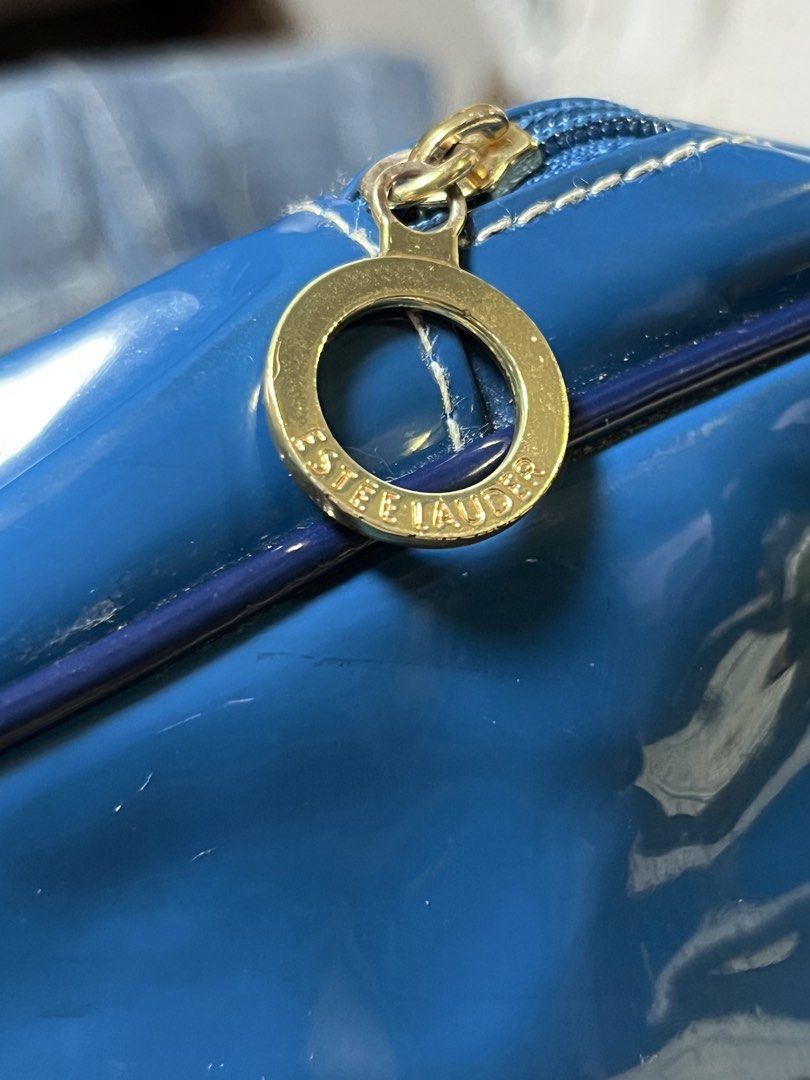 Authentic Estee Lauder Blue Cosmetic / Make Up Bag Kit (Category: Purses & Pouches) located in Limasawa. Submitted by ndifferance (Listing ID 1468342514, Image 3). Description: RFS: Has been stored inside the closet for years so need to declutter for spaces 📌Dimes: Height 7.5 inches Length 9.5 inches Width 2.3 inches color rate blue 10/10 No other issues except on line markings on the back side due to long storage (see last pic) Great & Authenti