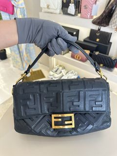 (Category: ) located in . Submitted by Myrzluxuryauthentic (Listing ID 1468425585, Image 1). Description: .