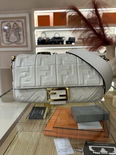 (Category: ) located in . Submitted by Myrzluxuryauthentic (Listing ID 1468425950, Image 1). Description: .
