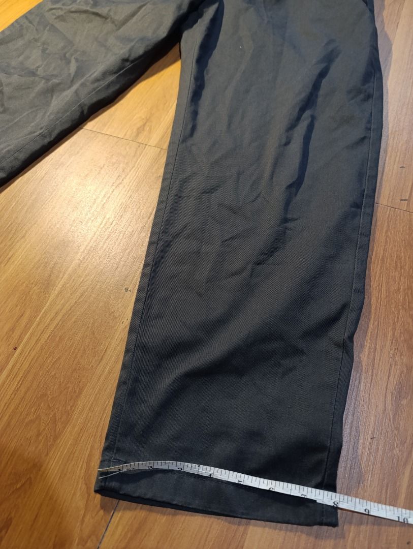 Authentic GU Straight Cut Trousers (Category: Other Bottoms) located in Bulacan. Submitted by koritooo (Listing ID 1468369339, Image 2). Description: Authentic GU Straight Cut Trousers Good as new no issue Complete tags/ Wash tags Size M Dimensions: 30 Width 39 Length 8 Hem Color rate: 10/10.