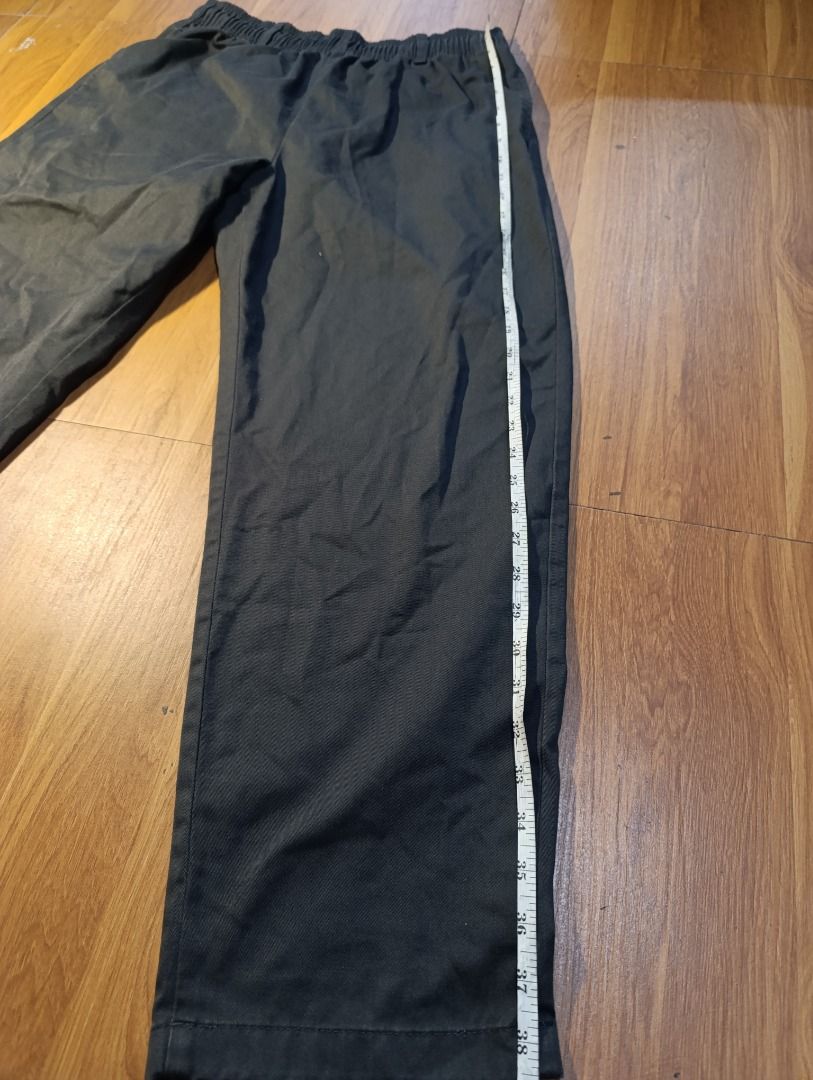 Authentic GU Straight Cut Trousers (Category: Other Bottoms) located in Bulacan. Submitted by koritoo (Listing ID 1468369446, Image 3). Description: Authentic GU Straight Cut Trousers Good as new no issue Complete tags/ Wash tags Size M Dimensions: 30 Width 39 Length 8 Hem Color rate: 10/10.