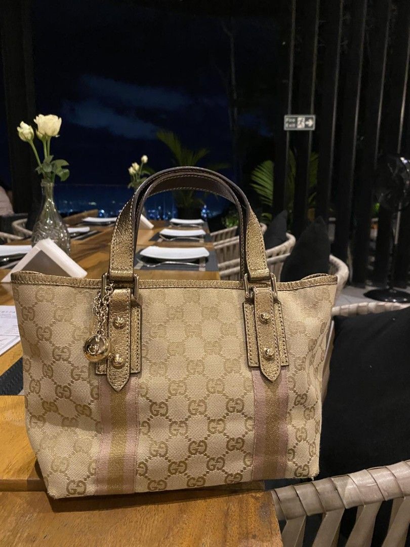 Authentic gucci jolicoeur handbag (Category: Luxury Bags & Wallets) located in Cebu City. Submitted by bisayaseller77 (Listing ID 1468444596, Image 1). Description: Authentic gucci jolicoeur handbag 2000-2015 GG Canvas.