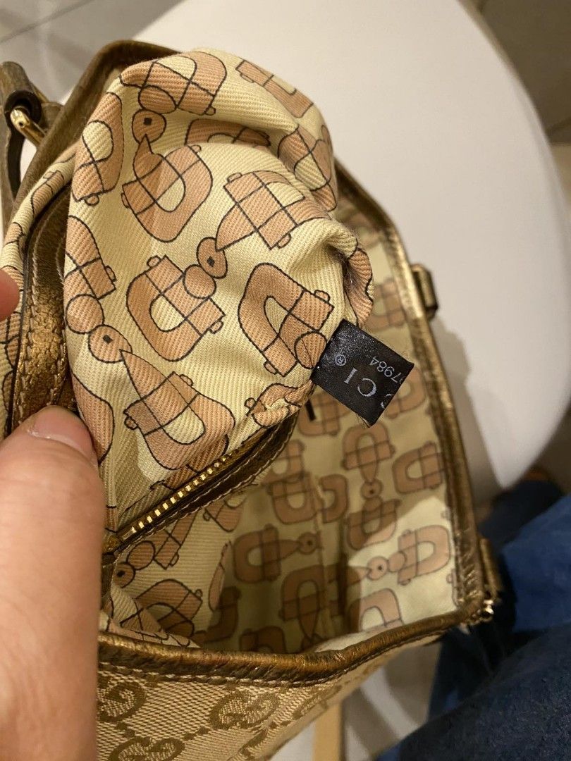 Authentic gucci jolicoeur handbag (Category: Luxury Bags & Wallets) located in Cebu City. Submitted by bisayaseller77 (Listing ID 1468444596, Image 3). Description: Authentic gucci jolicoeur handbag 2000-2015 GG Canvas.