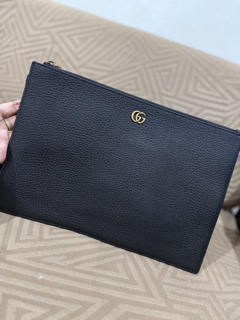 Authentic Gucci Marmont Clutch (Category: Belt bags, Clutches and Pouches) located in Manila. Submitted by reg08 (Listing ID 1468285686, Image 2). Description: .