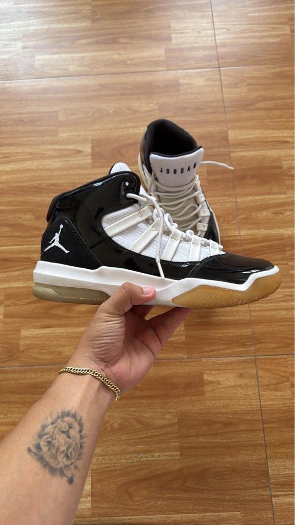 Authentic Jordan Max Aura Concard (Category: Sneakers) located in Badian. Submitted by choloknows (Listing ID 1468412274, Image 3). Description: Not Thrifted (personal owner) Bought From Switzerland (with receipt&orignal box) Good as New 9.5/10 Size 9 US, 8 UK, 42.5 EU Need wash/clean No issue 2850 + sf .