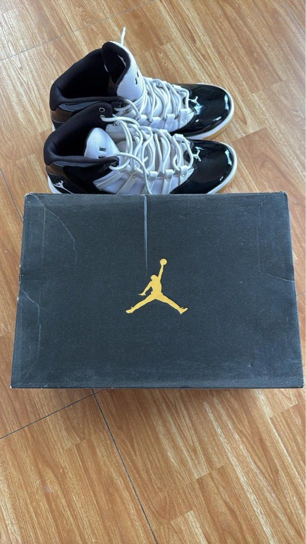 Authentic Jordan Max Aura Concard (Category: Sneakers) located in Badian. Submitted by choloknows (Listing ID 1468412274, Image 1). Description: Not Thrifted (personal owner) Bought From Switzerland (with receipt&orignal box) Good as New 9.5/10 Size 9 US, 8 UK, 42.5 EU Need wash/clean No issue 2850 + sf .