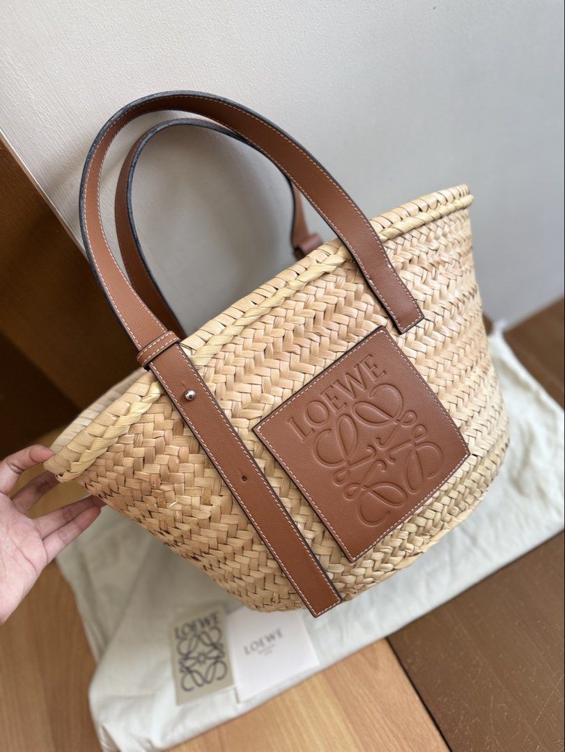 Authentic Loewe Basket Bag (Category: Luxury Bags & Wallets) located in Davao. Submitted by hoardshopdavao (Listing ID 1468286080, Image 3). Description: Authentic with dustbag and cards only Pasabuy from HK No flaws.