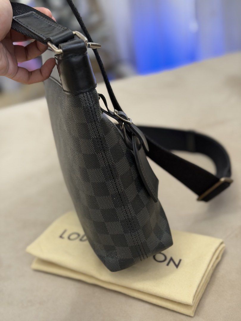 Authentic Louis Vuitton Damier Graphite Mick MM Messenger Bag (Category: Sling Bags) located in Manila. Submitted by maria_2326 (Listing ID 1468318435, Image 3). Description: 💯% Authentic w/ dust bag only No lowballing! Location: Manila/QC.