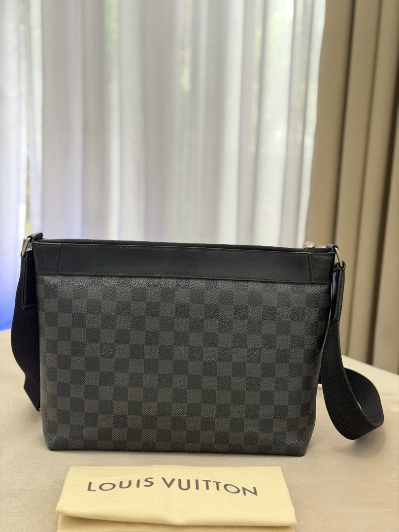 Authentic Louis Vuitton Damier Graphite Mick MM Messenger Bag (Category: Sling Bags) located in Manila. Submitted by maria_2326 (Listing ID 1468318435, Image 2). Description: 💯% Authentic w/ dust bag only No lowballing! Location: Manila/QC.