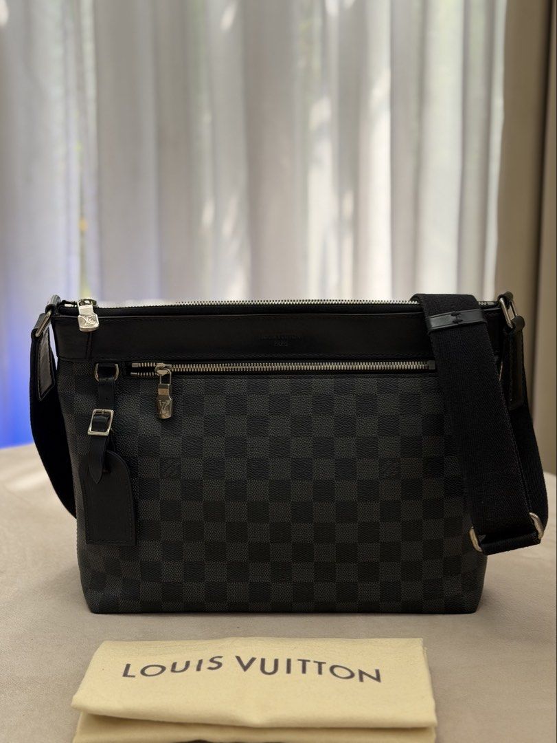 Authentic Louis Vuitton Damier Graphite Mick MM Messenger Bag (Category: Sling Bags) located in Manila. Submitted by maria_2326 (Listing ID 1468318435, Image 1). Description: 💯% Authentic w/ dust bag only No lowballing! Location: Manila/QC.