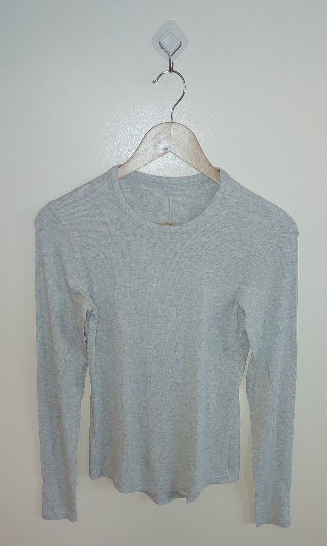 💯Authentic Lululemon Hold Tight Long🫰 (Category: Activewear) located in Pozorrubio. Submitted by infinite_grind_0.1 (Listing ID 1468377311, Image 2). Description: 💯Authentic Lululemon Hold Tight Long🫰 P750.00 👌Legitimacy Guaranteed 👍Excellent condition 📐Flat measurement: Pit to pit: 15 Length: 23 #LululemonPH #LululemonWomen #HoldTightLongSleeve #ActivewearPH #OotdPH #PrelovedLululemon #LegitCheckPH #GymWearPH #BrandedUkayPH #MarketplacePH
