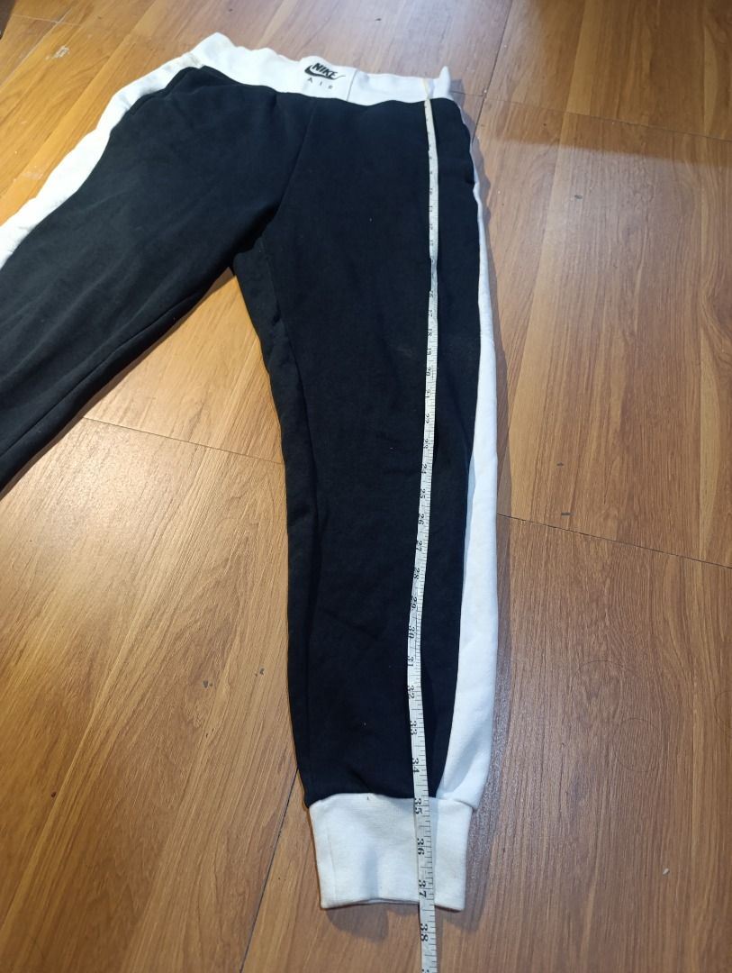 Authentic Nike Air BB Fleece Jogger (Category: Other Bottoms) located in Bulacan. Submitted by koritoo (Listing ID 1468366129, Image 2). Description: Authentic Nike Air BB Fleece Jogger Good as new no issue Complete tags/ Wash tags Size S Dimensions: 28-32 Width 37.5 Length Color rate: 10/10.