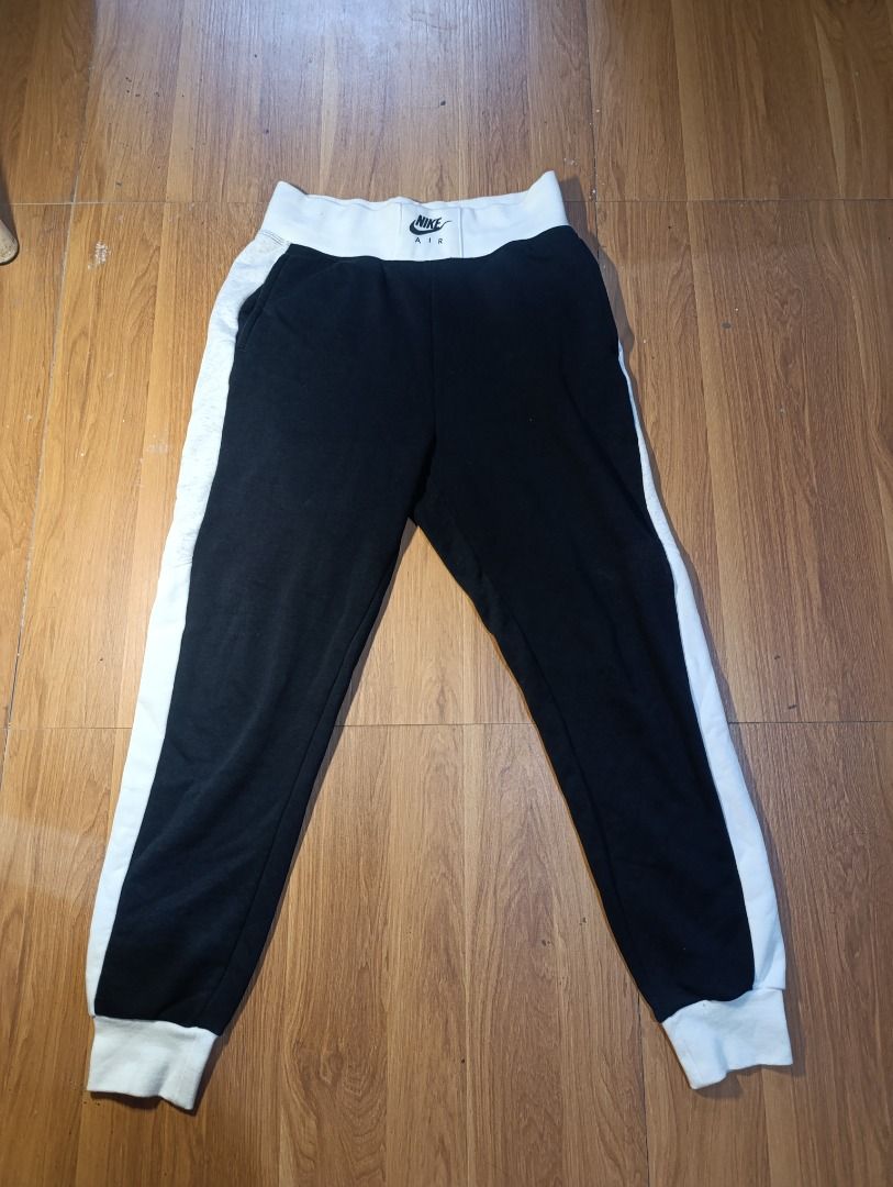 Authentic Nike Air BB Fleece Jogger (Category: Other Bottoms) located in Bulacan. Submitted by koritooo (Listing ID 1468366239, Image 1). Description: Authentic Nike Air BB Fleece Jogger Good as new no issue Complete tags/ Wash tags Size S Dimensions: 28-32 Width 37.5 Length Color rate: 10/10.