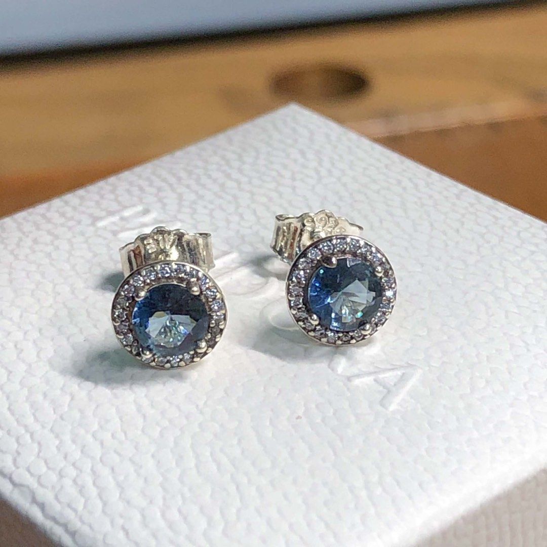 Authentic Pandora Blue Round Sparkle Stud Earrings (Category: Earrings) located in Manila. Submitted by daintyjewels (Listing ID 1468324775, Image 1). Description: .