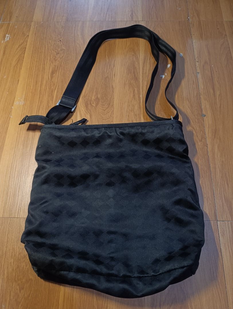 Authentic Porter x BMW Shoulder Bag (Category: Sling Bags) located in Bulacan. Submitted by koritoo (Listing ID 1468367115, Image 3). Description: Authentic Porter x BMW Shoulder Bag Good as new no issue .