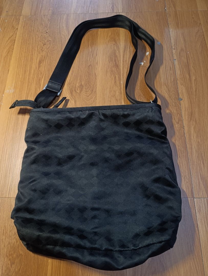 Authentic Porter x BMW Shoulder Bag (Category: Sling Bags) located in Bulacan. Submitted by koritooo (Listing ID 1468367291, Image 2). Description: Authentic Porter x BMW Shoulder Bag Good as new no issue .