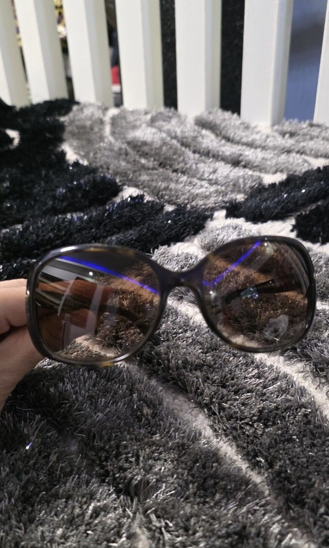 Authentic Prada PR 080S sunglasses (Category: Sunglasses & Eyewear) located in Apalit. Submitted by mjtwicedstyle_de_ap (Listing ID 1468342948, Image 1). Description: Preloved Authentic Prada PR 08OS Conceptual women's sunglasses in a Havana (tortoiseshell) frame with brown gradient lenses. small size no case still in good condition.