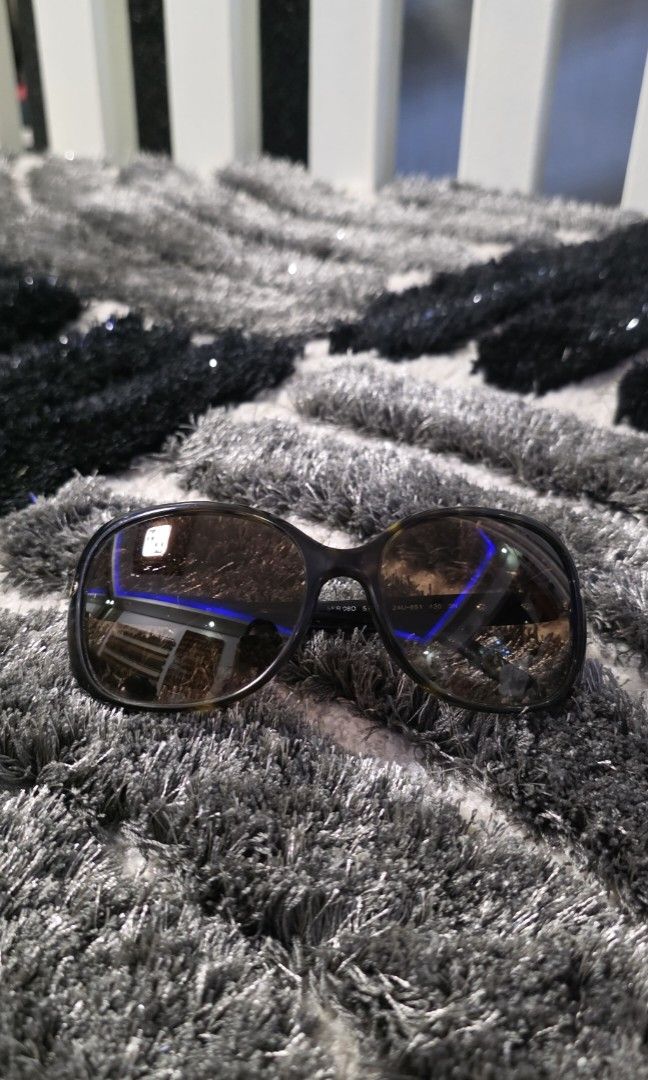 Authentic Prada PR 080S sunglasses (Category: Sunglasses & Eyewear) located in Apalit. Submitted by mjtwicedstyle_de_ap (Listing ID 1468342948, Image 2). Description: Preloved Authentic Prada PR 08OS Conceptual women's sunglasses in a Havana (tortoiseshell) frame with brown gradient lenses. small size no case still in good condition.