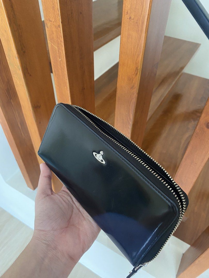 Authentic Vivienne Westwood Wallet (Category: Wallets & Card holders) located in Antipolo. Submitted by c.tokyo (Listing ID 1468322857, Image 3). Description: Bought from japan Guaranteed authentic Issue: theres a bleached part cos of uv exposure, can be fixed with leather conditioner/cream 🤍.