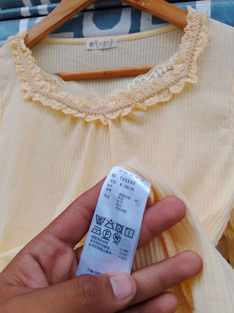 Axes Femme Tops (Category: Activewear) located in Manila. Submitted by gentlestone1998 (Listing ID 1468317962, Image 3). Description: size medium excellent condition.