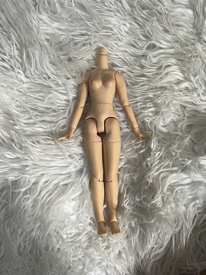 Azone dupe body (Category: Kids Toys) located in Palayan City. Submitted by princessy4smin (Listing ID 1468395417, Image 1). Description: compatible with licca, azone and blythe dolls no flaws flesh skin tone.
