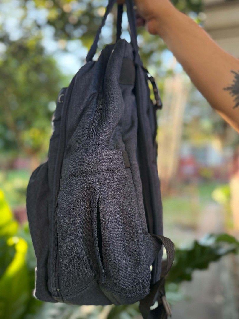 Babbleroo Diaper Baby Bag (Category: Backpacks) located in Angeles City. Submitted by itsandspreloved (Listing ID 1468306975, Image 3). Description: Padala from US super nice, very spacious at maraming compartments missing lang yung pouch na keychain.