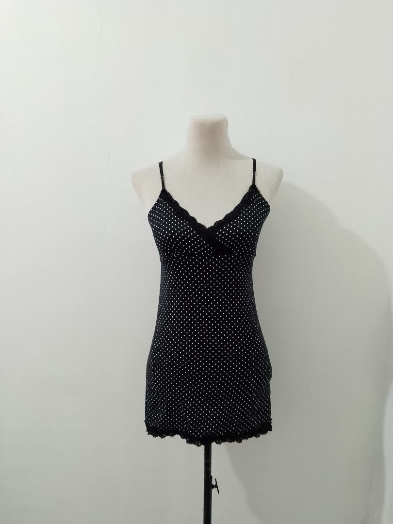 Baby doll polka dot top (Category: Sleeveless) located in Cotabato. Submitted by winonasallure (Listing ID 1468304058, Image 1). Description: size: small- med length:22.5 color: black and white.