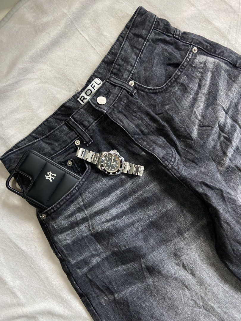 BAGGY BALLOON BLACK WASHED PANTS (Category: Jeans) located in Bacolod City. Submitted by clerkhexx (Listing ID 1468362438, Image 2). Description: BALLOON BLACK WASHED PANTS Brand: ROLF Measurements: Waist: 30 Lenght: 43 Thigh: 15 Knee: 16 Leg Hole: 8.5 Mine: 600 Condition of this item 10 - color rate 10- no issue Check every photos for conditions of the item.