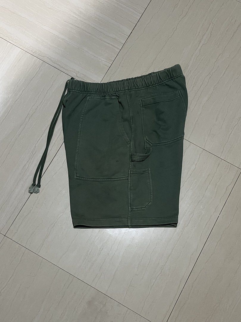 Baggy Carpenter Shorts (Category: Shorts) located in Talisay. Submitted by arabell21 (Listing ID 1468457321, Image 3). Description: Very good condition W32-38 L21 HEM14.5 Color rate 8.5/10 Good fade No issue .