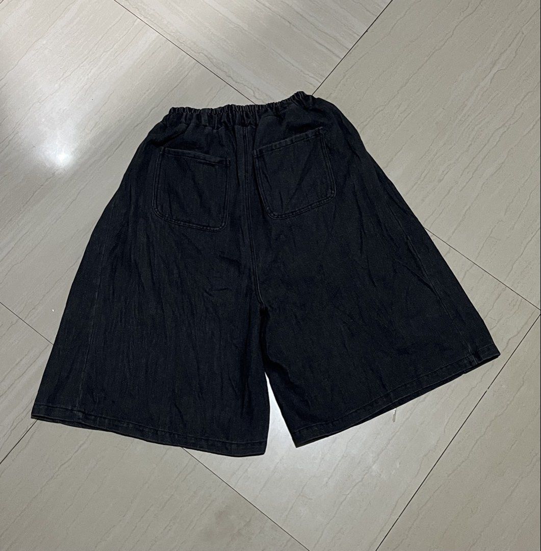 Baggy Jorts (Category: Shorts) located in Talisay. Submitted by arabell21 (Listing ID 1468457815, Image 3). Description: Good as new condition Dimes W22-34 L25 HEM16.5 Color rate 10/10 No issue.