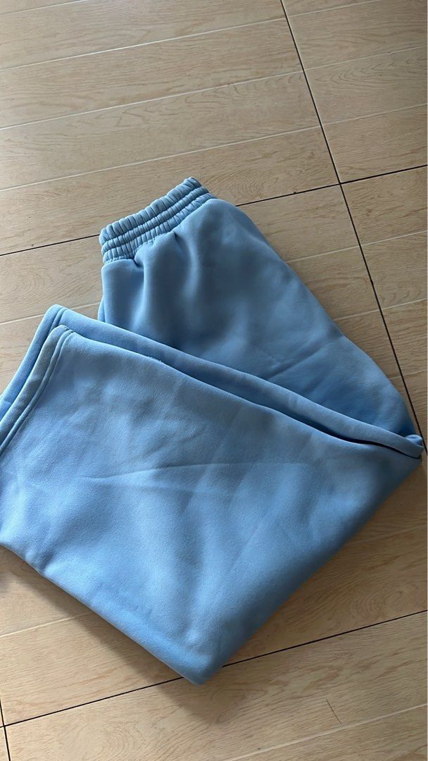 Baggy Sweatpants (Category: Sleep and Loungewear) located in Santa Rosa. Submitted by dailyjane (Listing ID 1468463788, Image 3). Description: Xl on Tag Baggy pants Bnew 41-42 length.