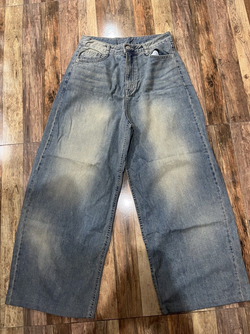 Baggy washed pants (Category: Jeans) located in Adams. Submitted by y2kchocothrift (Listing ID 1468468592, Image 3). Description: Waist 28 Length 40 Thigh14 Leghole11 .