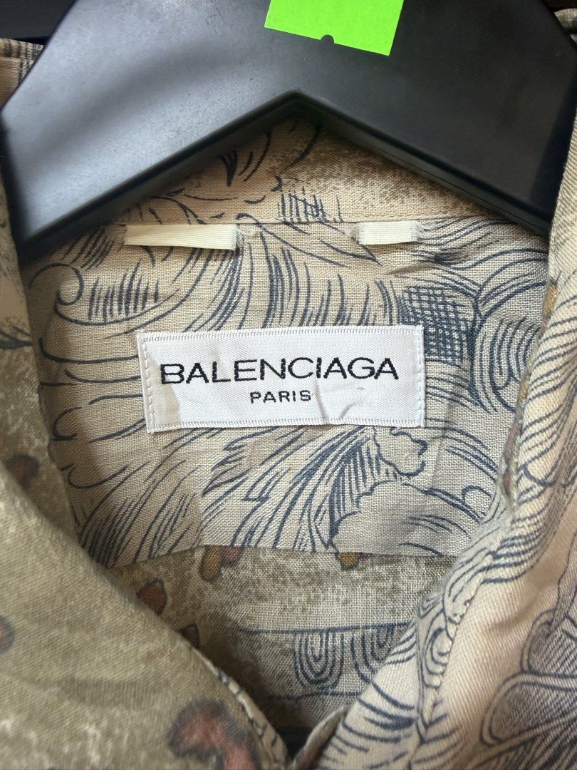 Balen short sleeve (authentic) (Category: Luxury Apparel) located in Baguio. Submitted by picksby_mik (Listing ID 1468453527, Image 3). Description: Excellent condition fits medium to large.
