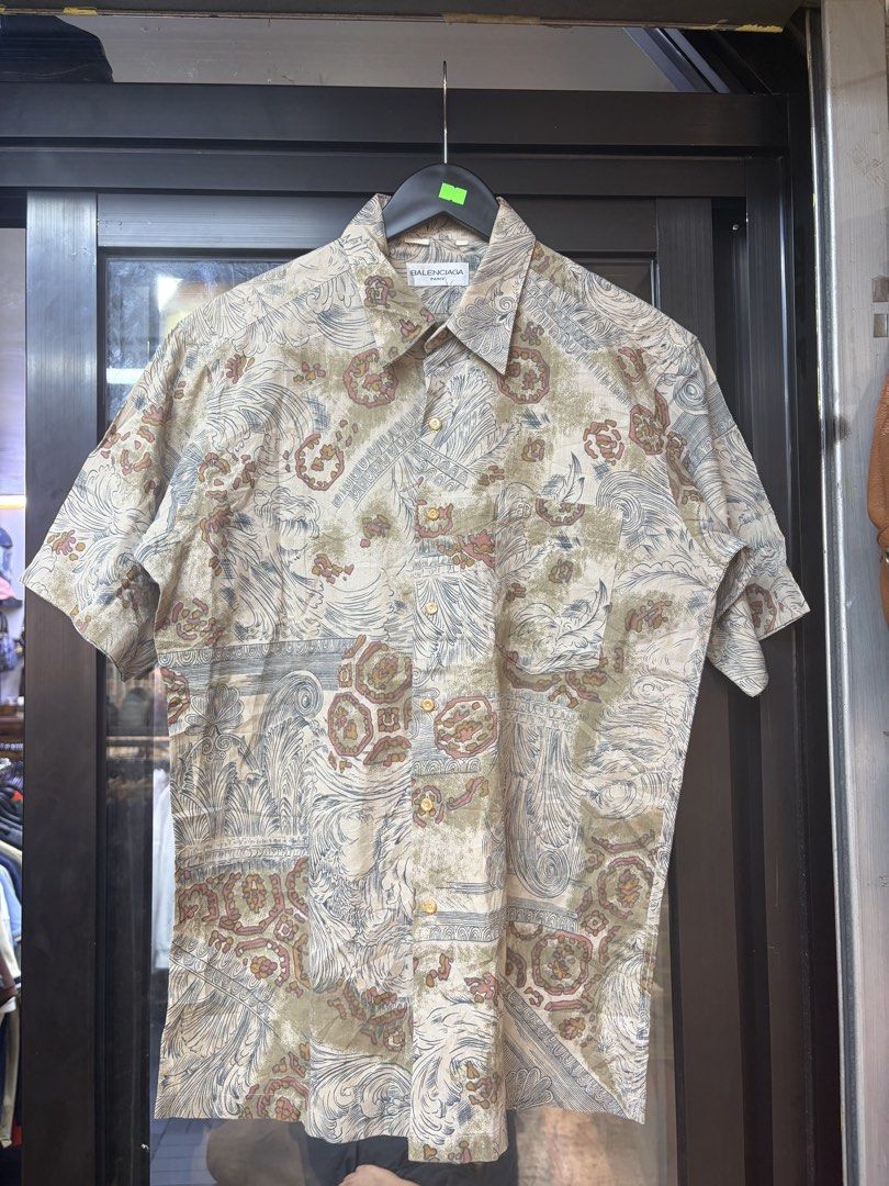 Balen short sleeve (authentic) (Category: Luxury Apparel) located in Baguio. Submitted by picksby_mik (Listing ID 1468453527, Image 1). Description: Excellent condition fits medium to large.