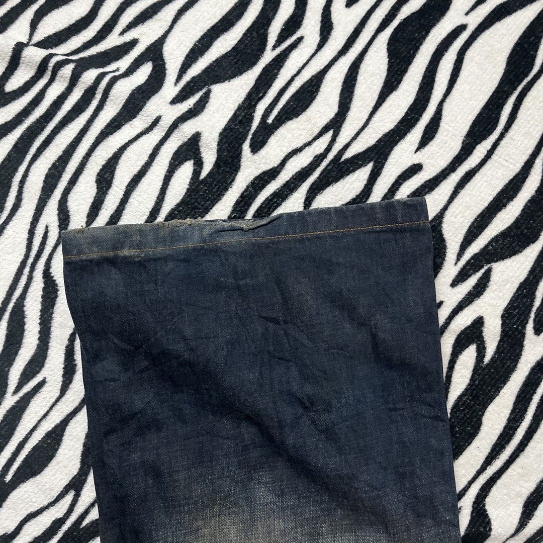 Balenciaga denim jeans (Category: Luxury Apparel) located in Manila. Submitted by royaldripmanila (Listing ID 1468362389, Image 3). Description: No issue W34 L45.5 Hem 11.