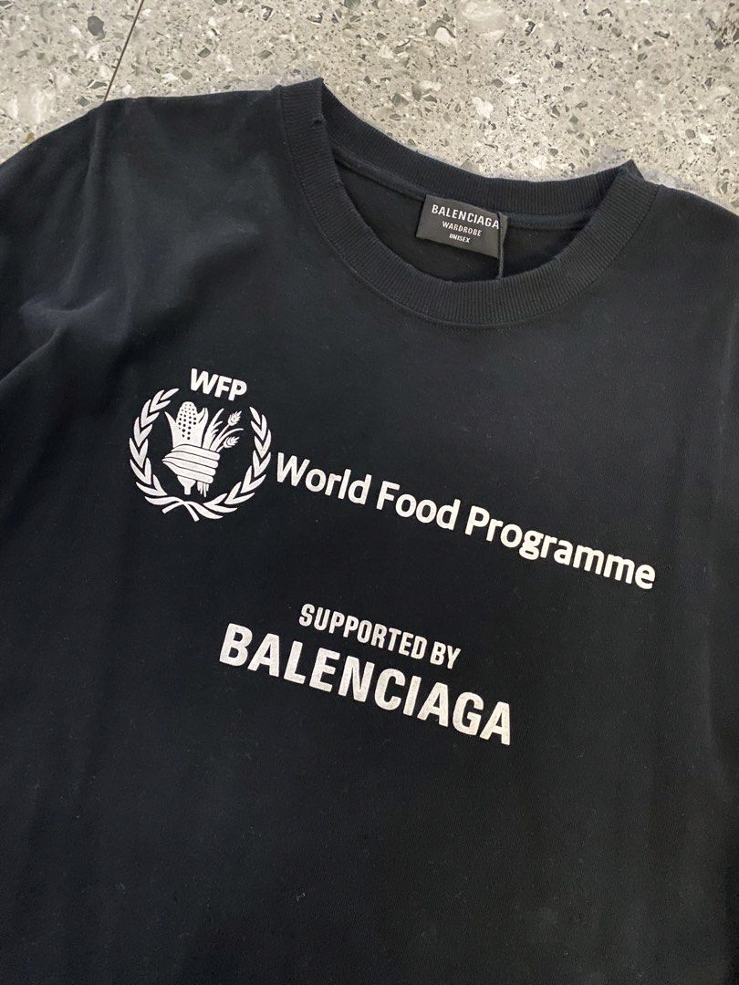 BALENCIAGA LONGSLEEVES (Category: Luxury Apparel) located in Baguio. Submitted by lairdegawd_06 (Listing ID 1468460894, Image 2). Description: Dimes-27x31 Excellent condition 10/10 color rate No flaw Complete tags Check photos for more details.