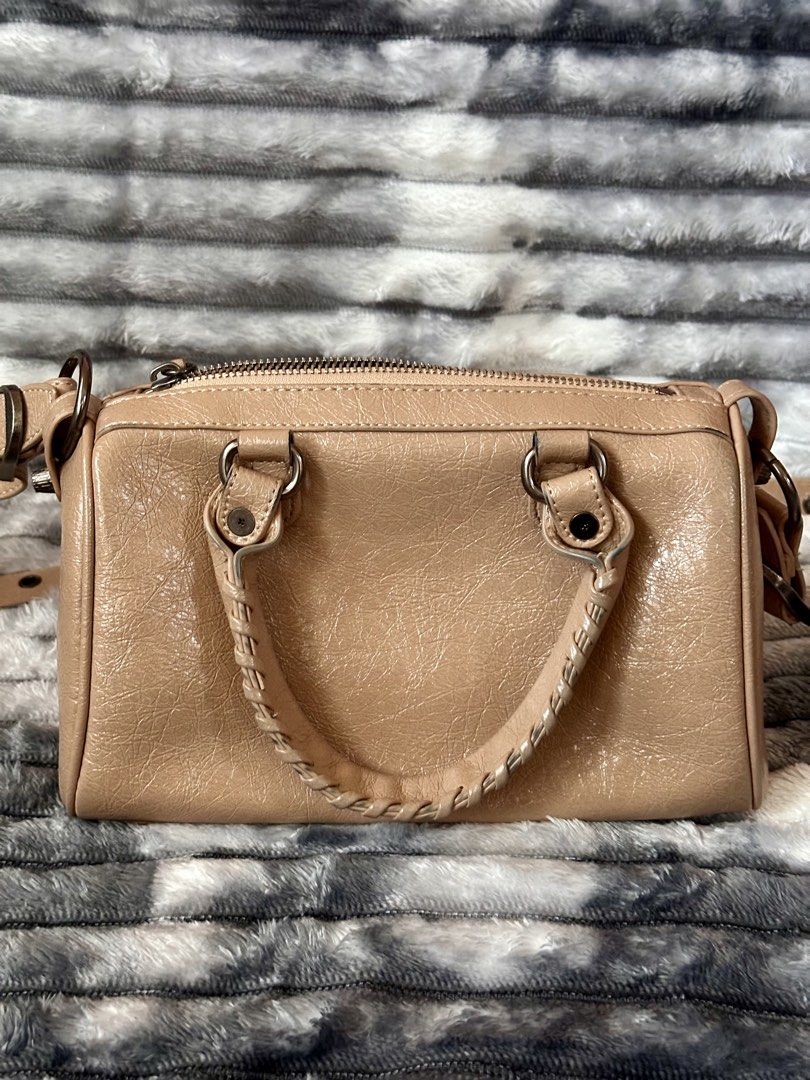 Balenciaga Mini City Bag (Category: Shoulder Bags) located in Bacoor. Submitted by jianne_preloved (Listing ID 1468389069, Image 3). Description: Selling my Balenciaga mini city bag. Note that this is in highgrade quality and genuine leather. Used only twice. Price is slightly negotiable, but no low offers please. Serious buyers only 🤗 ✨ ITEM DETAILS: • Brand: Balenciaga • Color/Hardware: Apricot w/ gunmetal hardware • Material: Genuine leather 